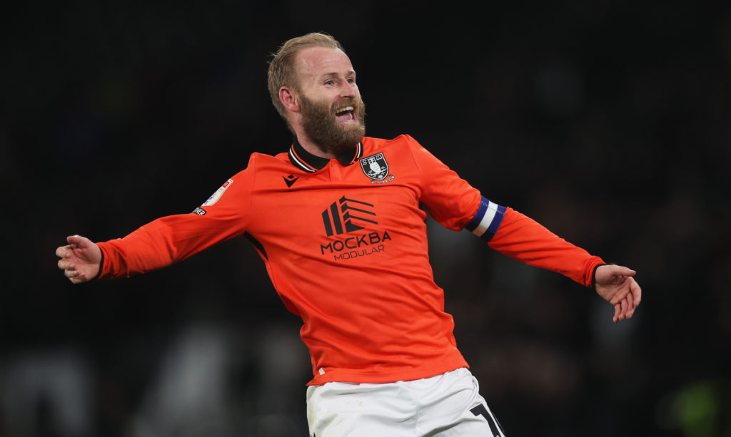 Barry Bannan playing in a Championship match for Sheffield Wednesday vs Derby County.