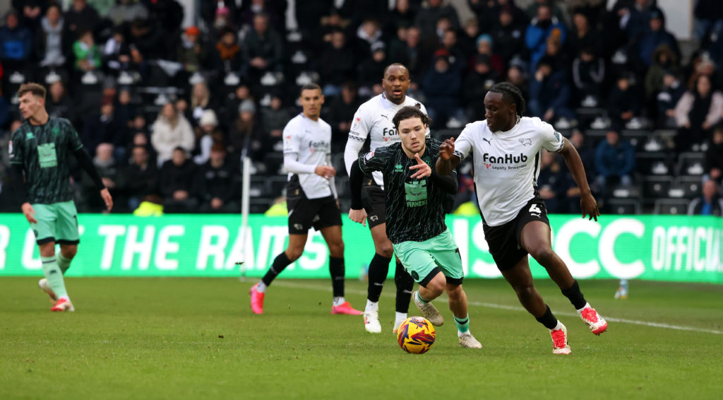Derby County's David Ozoh and Sheffield United's Callum O'Hare
